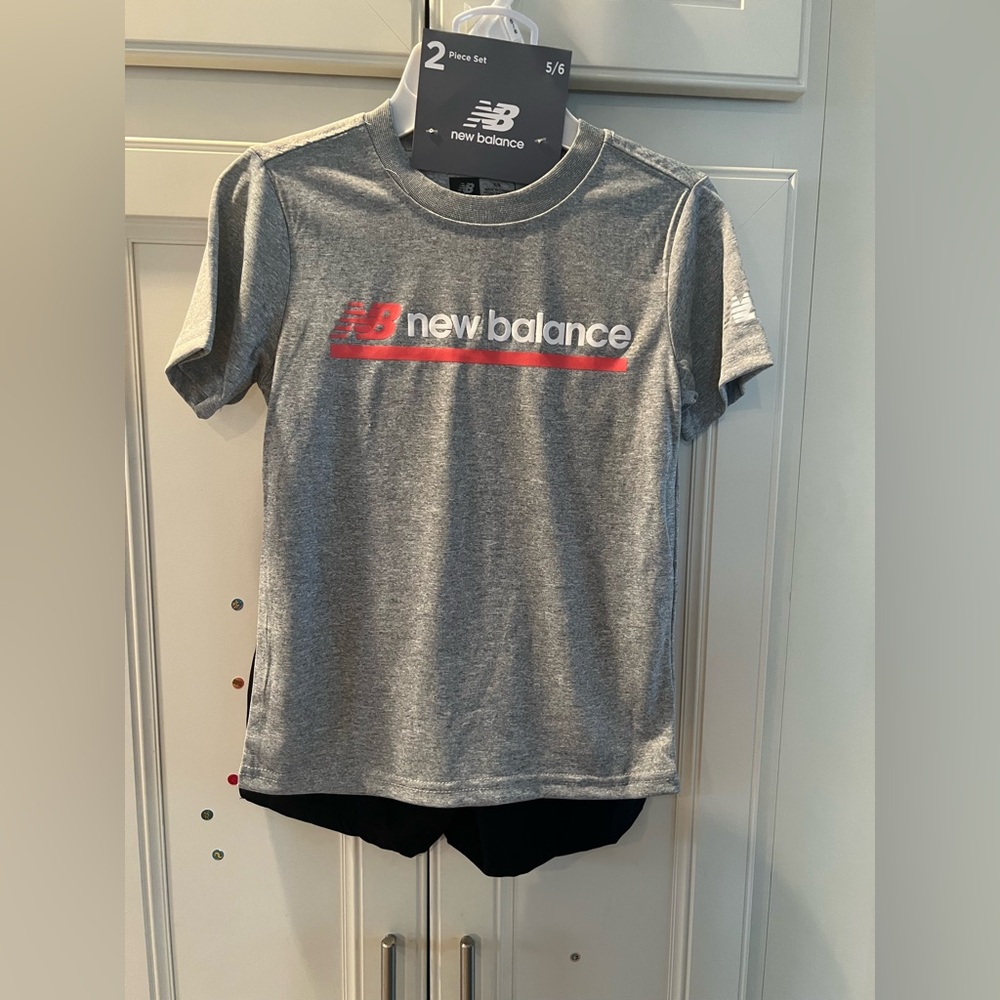 New Balance Kids 2 Piece Set - gray pink & black Shorts Size 5/6